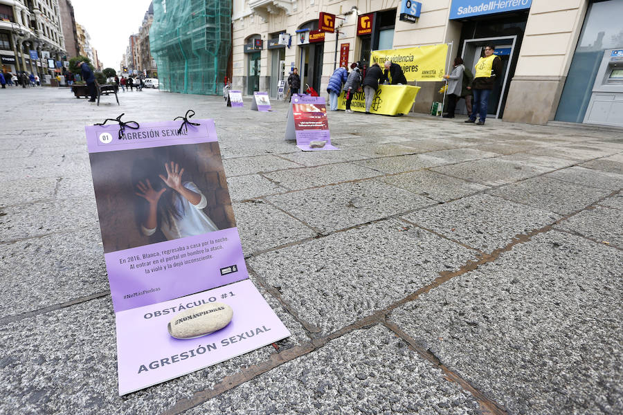 Fotos: Performance de Amnistía Internacional para denunciar la violencia sexual