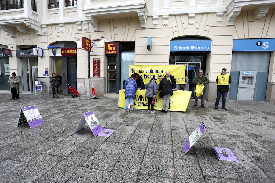 Fotos: Performance de Amnistía Internacional para denunciar la violencia sexual