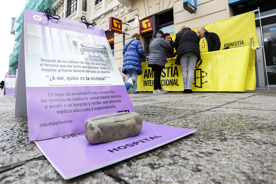 Fotos: Performance de Amnistía Internacional para denunciar la violencia sexual