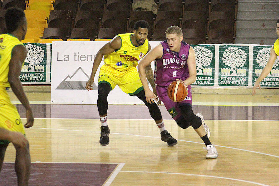 Fotos: El derbi del baloncesto leonés, en imágenes