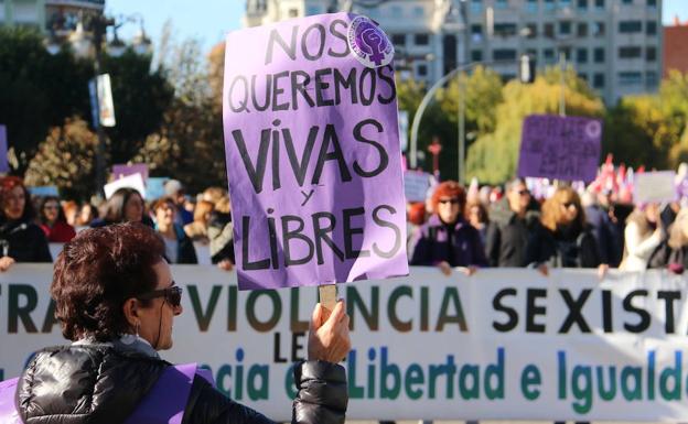 Galería. Manifestación del 25N en León capital. 