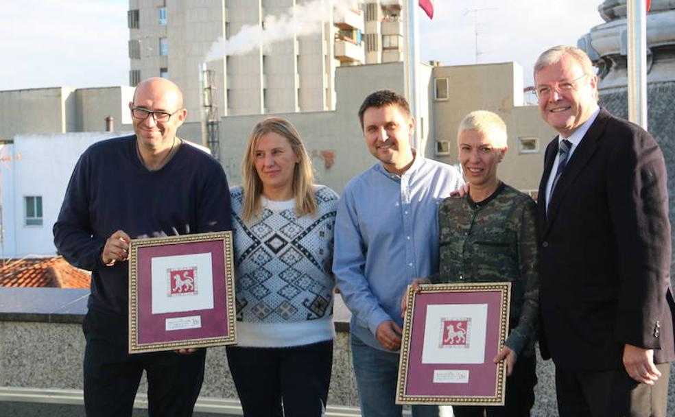 Juanjo Peréz y Yolanda León (Cocinandos), Juanjo Losada y Yolanda Rojo (Restaurante Pablo) y el alcalde de León, Antonio Silván. 