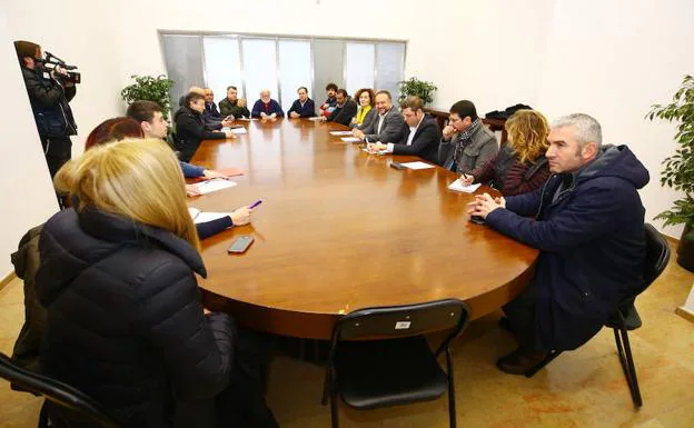 Imagen de la reunión de la Mesa de la Energía.