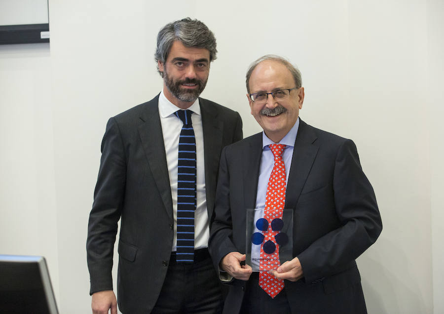 Luis Romero (dcha.) junto al consejero delegado de Vocento, Luis Enríquez.