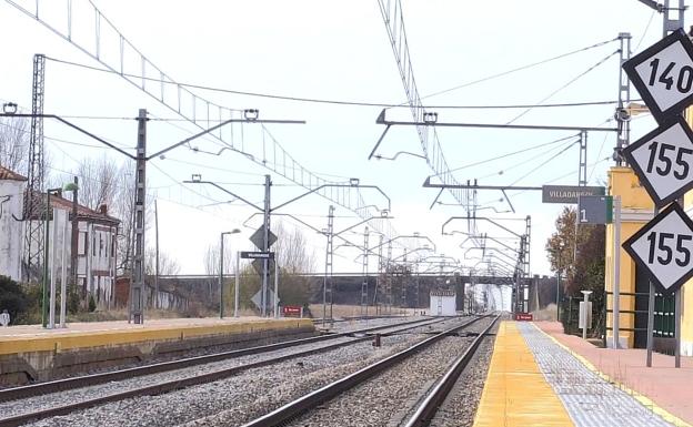 Imagen de la estación de tren de Villadangos, elemento clave para el desarrollo industrial de la zona.