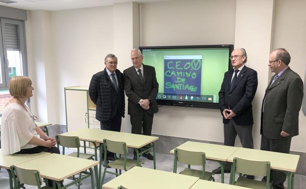 Un instante de la visita a las nuevas aulas.