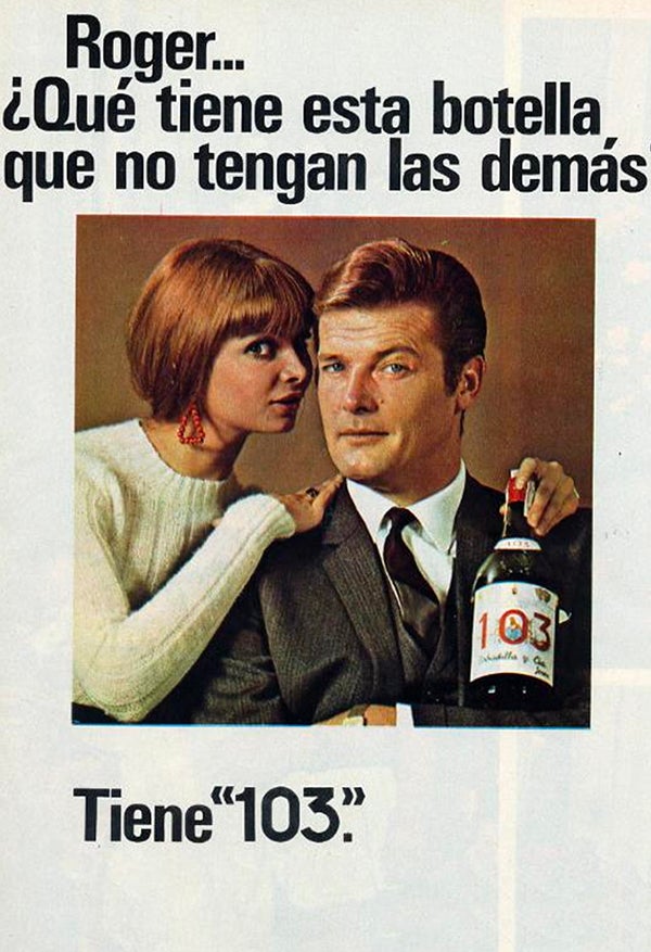 El actor Roger Moore, famoso por encarnar en el cine al agente británico, fue imagen del Brandy 103 en los años 60.