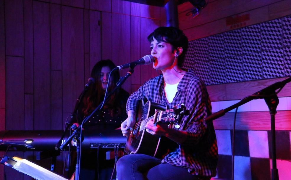 Vega durante el concierto.