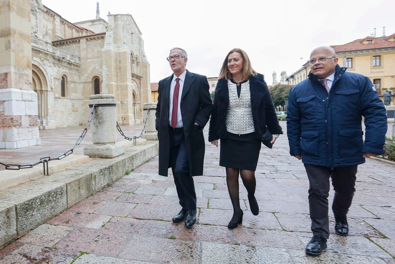 El ministro de Cultura y Deporte, José Guirao, ha visitado este martes en León las obras que se están llevando a cabo en la basílica de San Isidoro