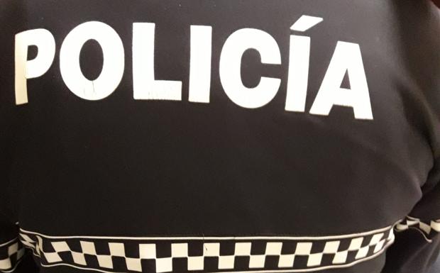 Efectivo de la Brigada Especial de la Policía Local de León. 