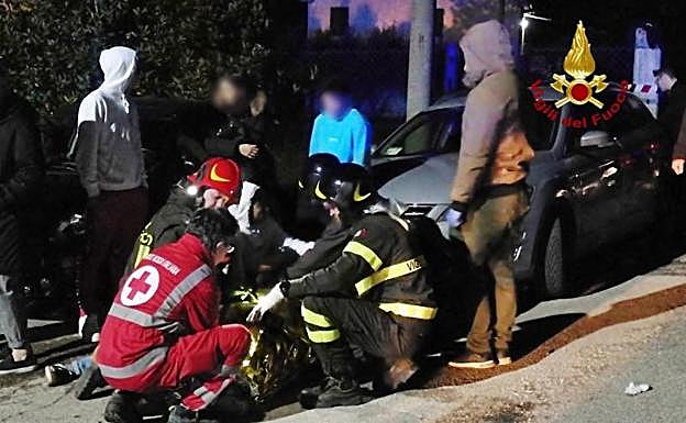 Imagen principal - Imágenes de los servicios de emergencia. 