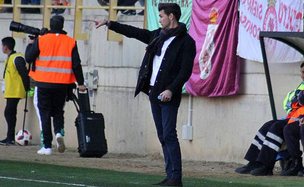 Víctor Cea, durante el partido de este domingo.