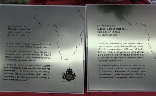 Las dos placas del homenaje a los fallecidos en la crisis del ébola.