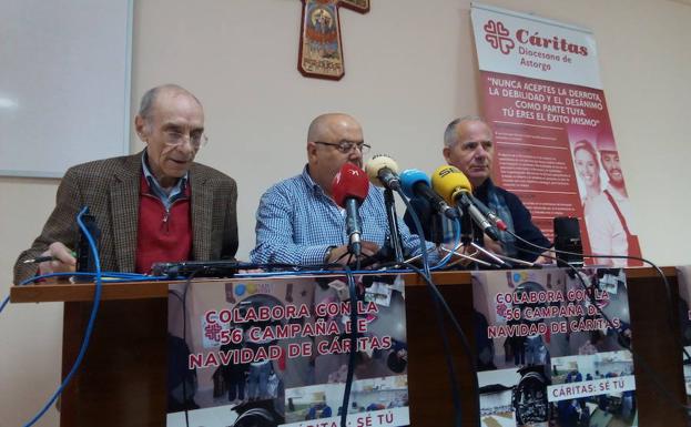 José Antonio Prada, Francisco Turrado y Eutiquio Valdueza presentaron en Ponferrada el balance anual de Cáritas.