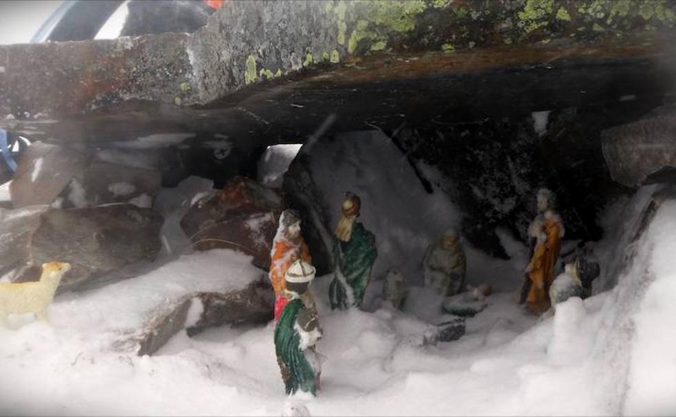 Belén tradicional instalado en el Pico Catoute. 
