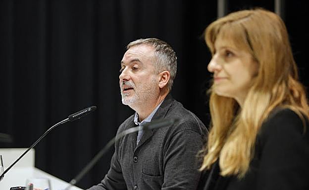 La directora general de Políticas Culturales, Mar Sancho, y el director del Museo de Arte Contemporáneo de Castilla y León, Manuel Olveira,