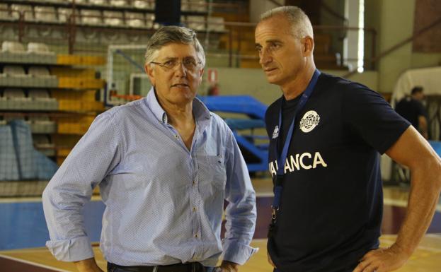 Tano Franco, presidente del Abanca Ademar, y Rafa Guijosa.