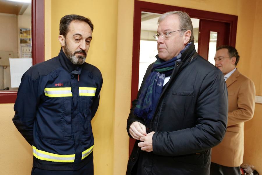 Fotos: El alcalde de León felicita las fiestas a los bomberos y cuerpos policiales del municipio