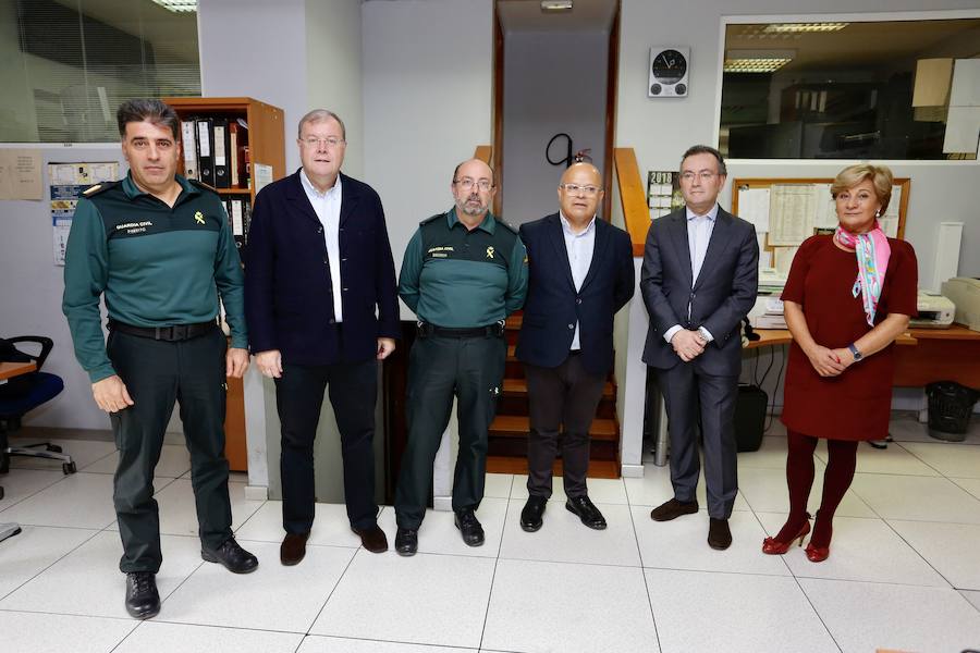 Fotos: El alcalde de León felicita las fiestas a los bomberos y cuerpos policiales del municipio