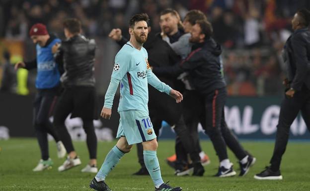 Messi, cabeizbajo tras la derrota en Roma. 