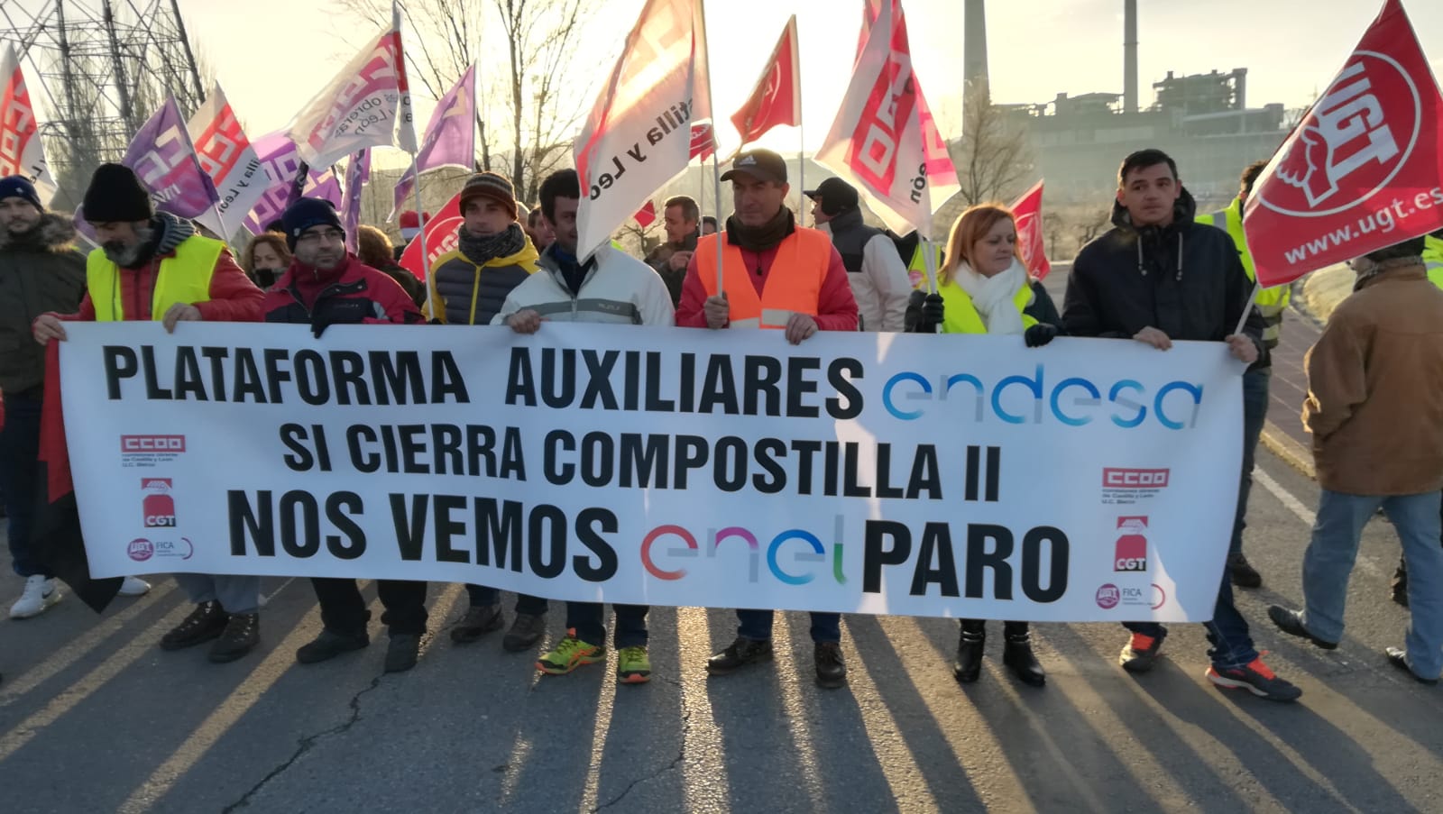 Fotos: Huelga de las auxiliares de Endesa en la central de Compostilla