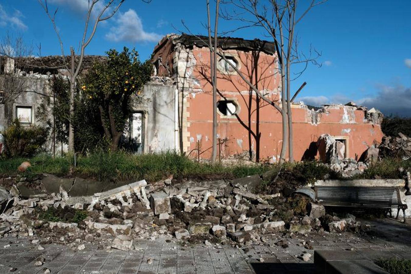 El presidente de la región italiana declara el estado de calamidad después del terremoto de 4,8 grados vinculado a la erupción del volcán