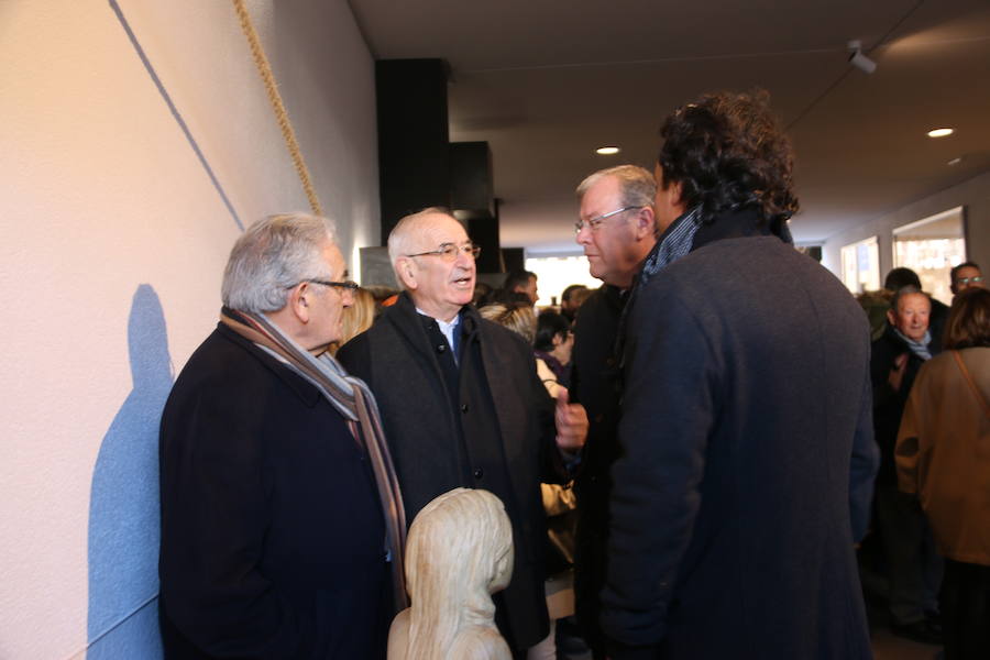 'El Recolector de Estrellas' de Amancio González homenajea a Paz Fernández Peña en el pasaje leonés que lleva su nombre