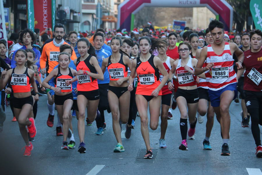 Fotos: La San Silvestre popular vuelve a llenar León de diversión