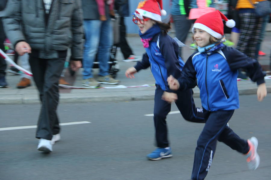 Fotos: La San Silvestre popular vuelve a llenar León de diversión