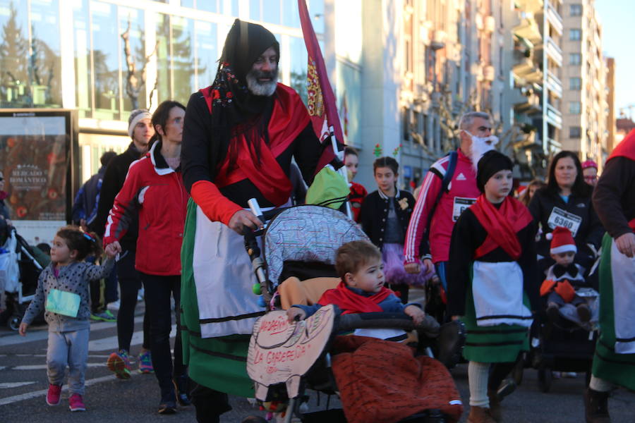 Fotos: La San Silvestre popular vuelve a llenar León de diversión