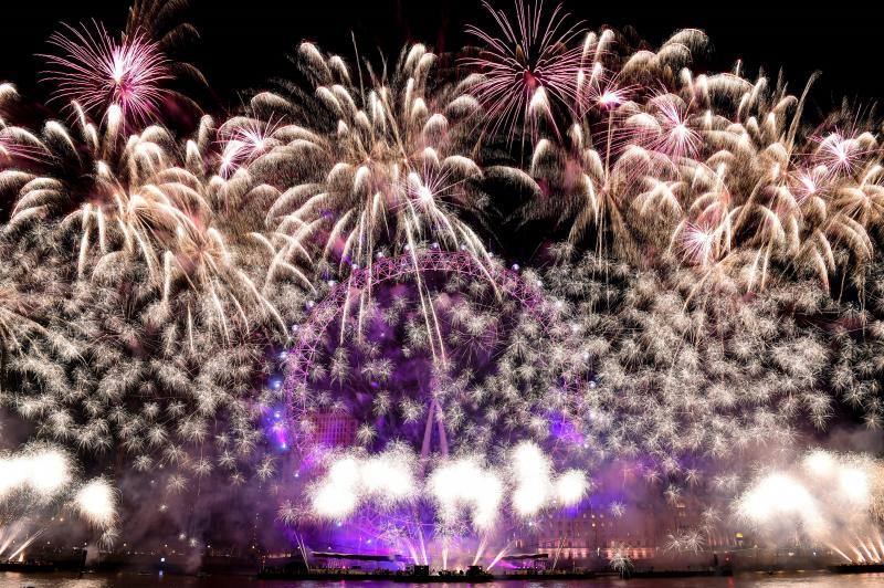 Oceanía, con la espectacular bahía de Sídney a la cabeza, abrió los festejos para despedir 2018 y dar la bioenvenida a un 2019 que se prevé lleno de incertidumbres