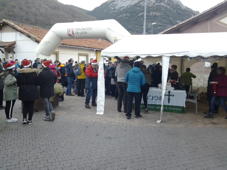 Fotos: Marcha solidaria navideña &#039;Los Duendes de Haeda&#039; en Ciñera