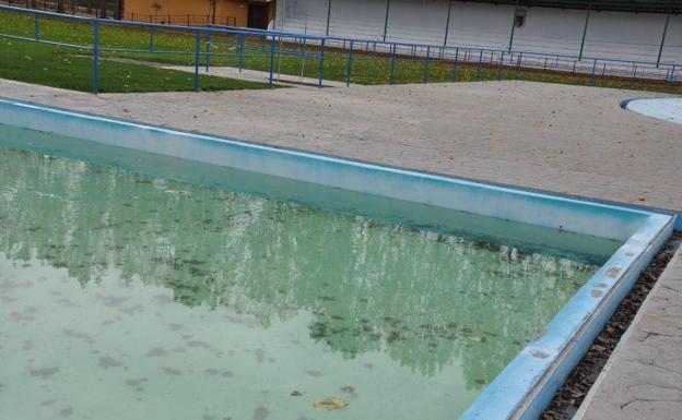 Imagen de la zona de las piscinas que el PSOE denuncia no tiene certificado.