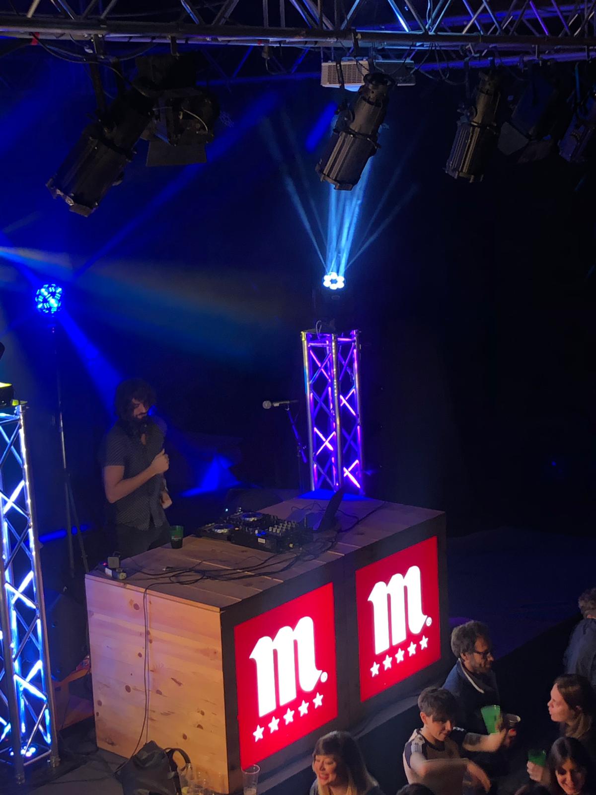 Fotos: Mikel Izal muestra su versión DJ en León