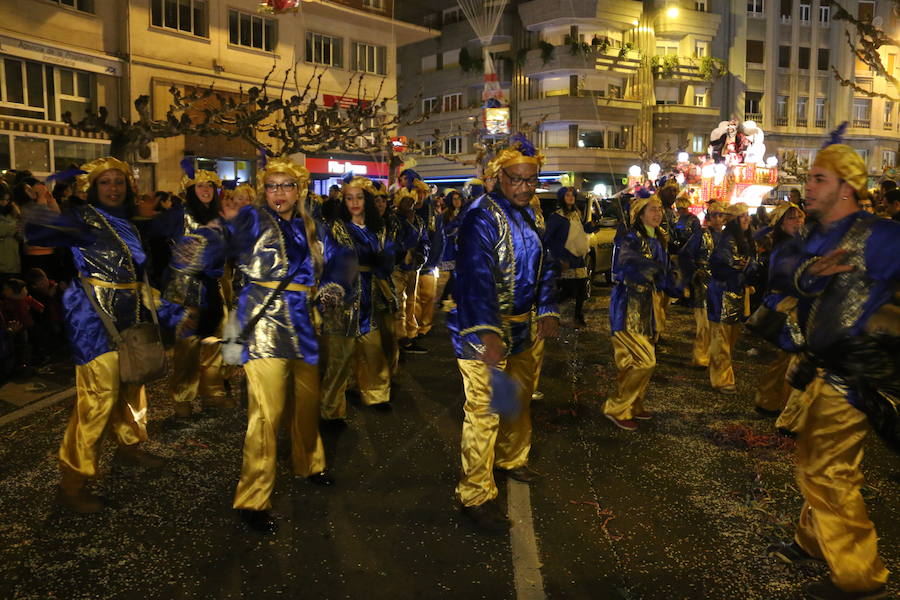 Miles de personas acuden al recorrido de la Cabalgata de los Reyes Magos por las calles de León capital