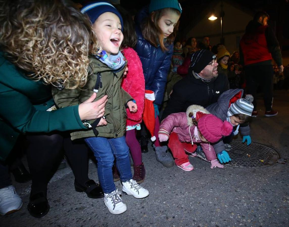 Fotos: El Mago Chalupa pone la magia junto a los Reyes Magos en Ponferrada