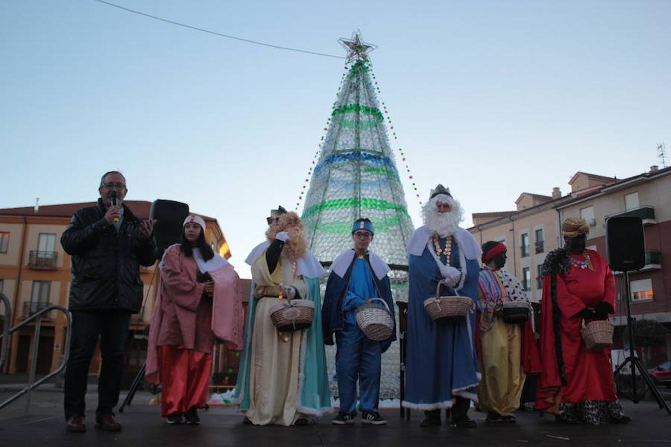 Fotos: Los Reyes Magos llegan a Veguellina