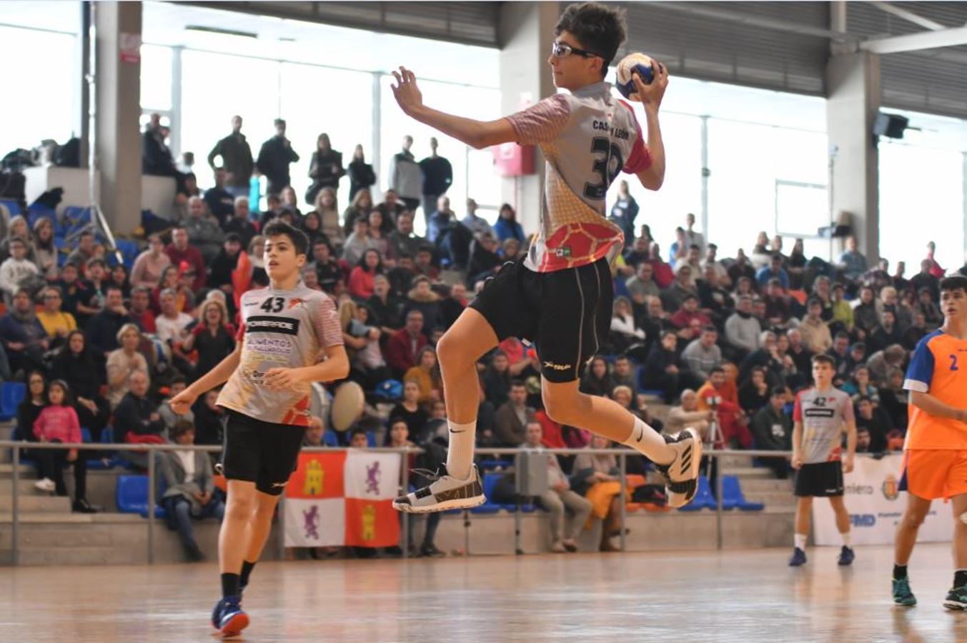 Fotos: Victoria final de la selección cadete de balonmano