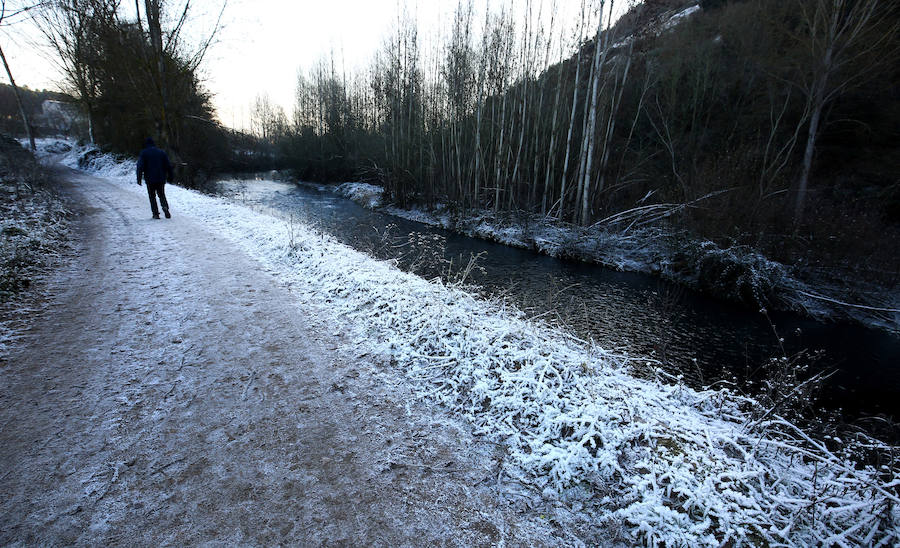 Fotos: Intensa helada en la ladera del río Sil a su paso por Ponferrada