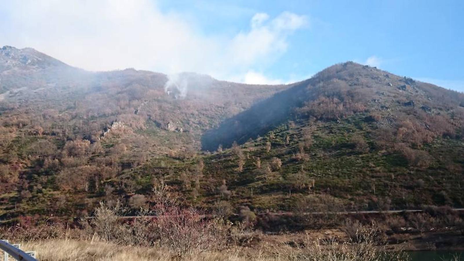 Fotos: Imágenes del fuego de Aralla