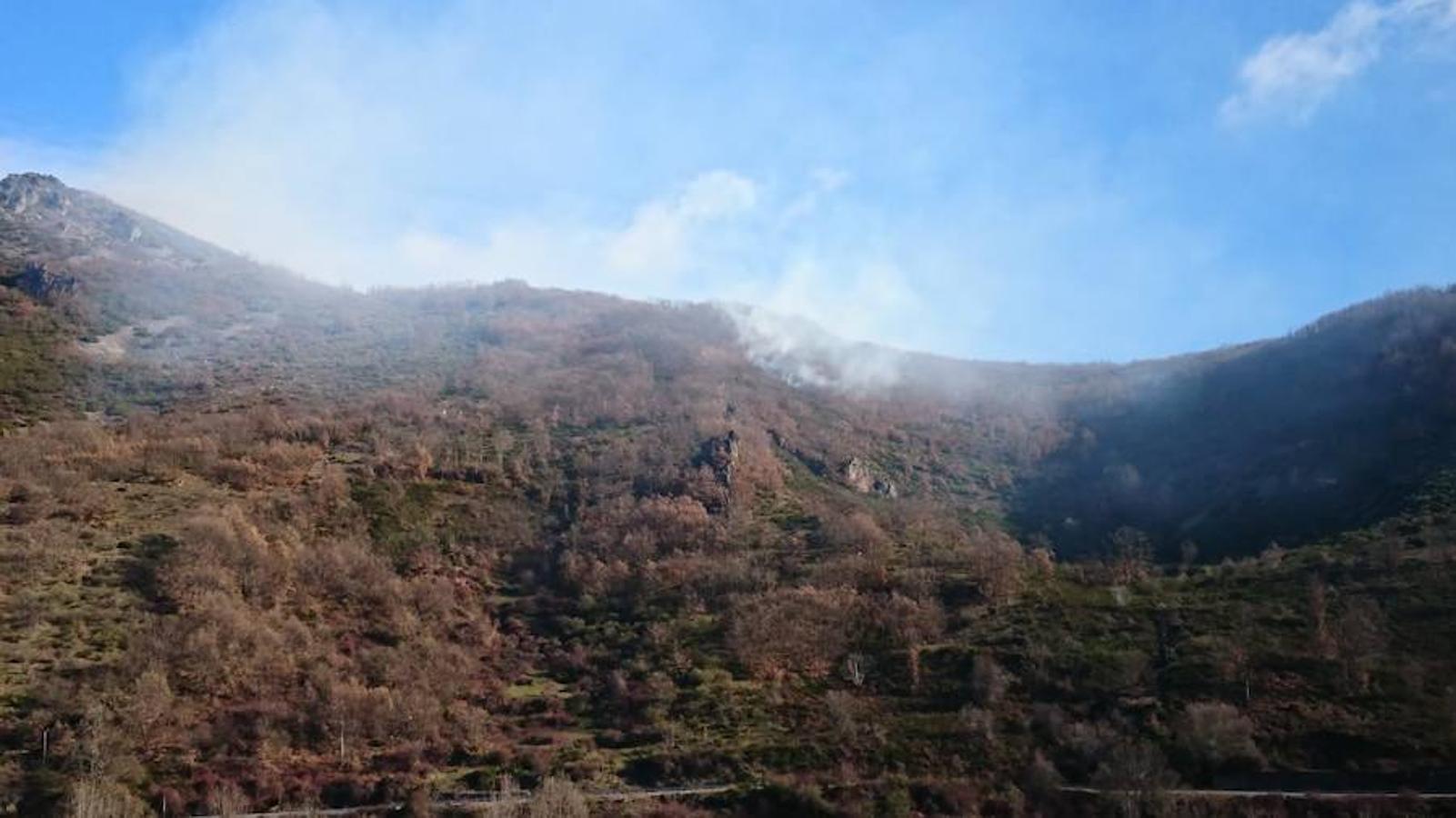 Fotos: Imágenes del fuego de Aralla