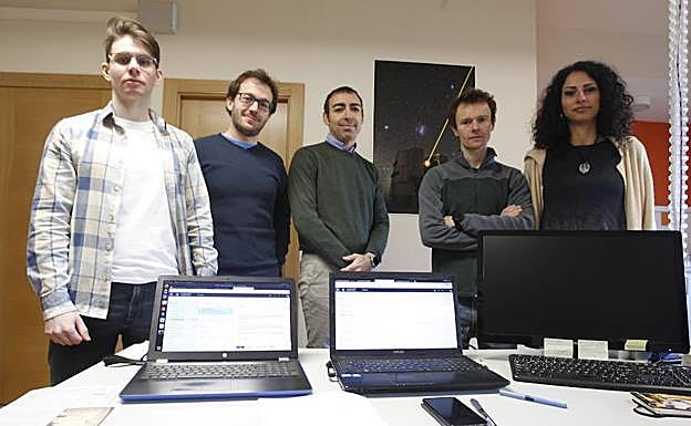 Sergio Suárez, Carlos González, Francisco Javier de Cos, Enrique Díez y Laura Bonavera, que forman parte del Grupo de Modelización Matemática de la Universidad de Oviedo.