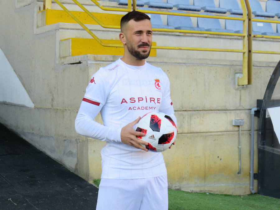 Fotos: Presentación de Dioni Villalba en el Reino de León