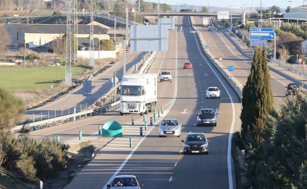 Tramo de la Autovía Tierra de Pinares (A-601) en la proximidad de la capital de Valladolid. 