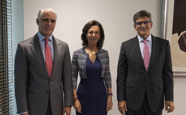 Andrea Orcel, Ana Botín y José Antonio Álvarez, el pasado mes de septiembre en el anuncio del fichaje. 