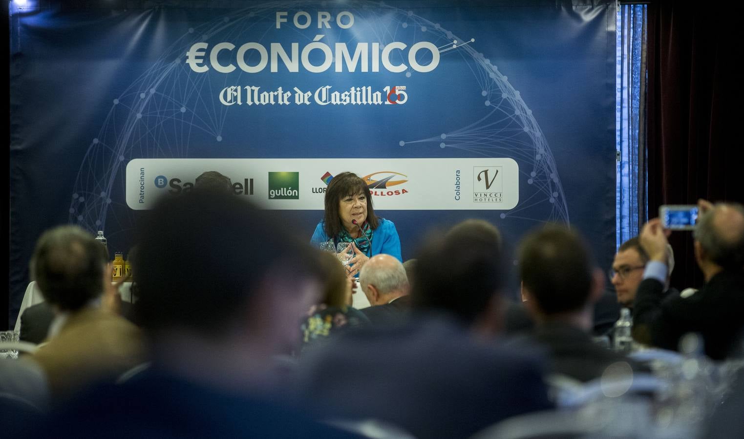 Fotos: Cristina Narbona en el Foro Económico de El Norte