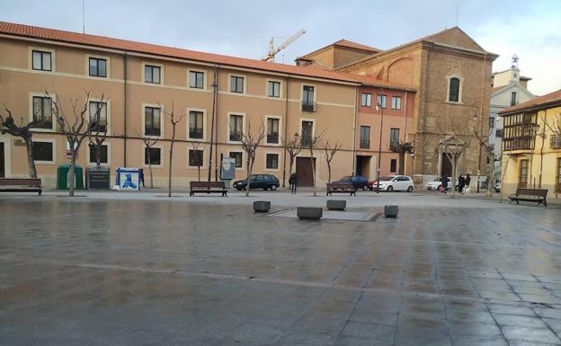 Los resbalones también se repiten en la plaza Santo Martino. 