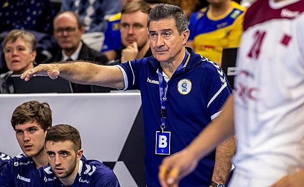 Manolo Cadenas, durante un partido con Argentina.