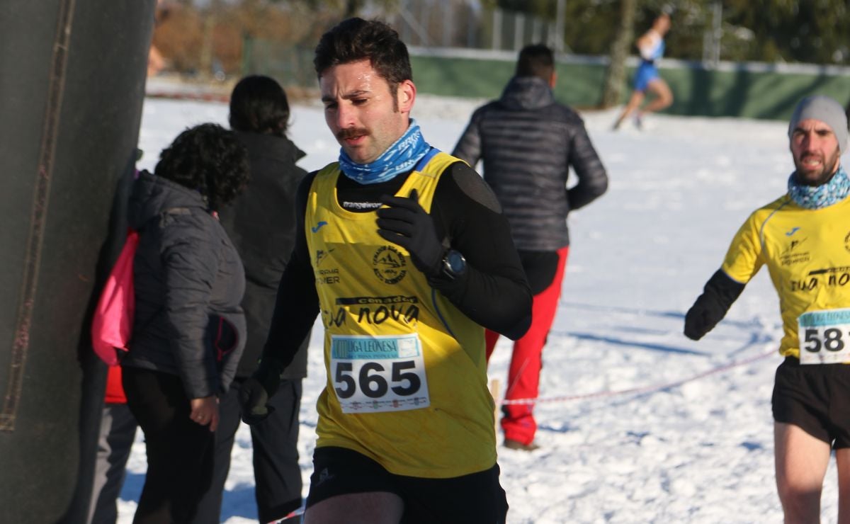 Fotos: Las imágenes del cross popular de San Miguel del Camino