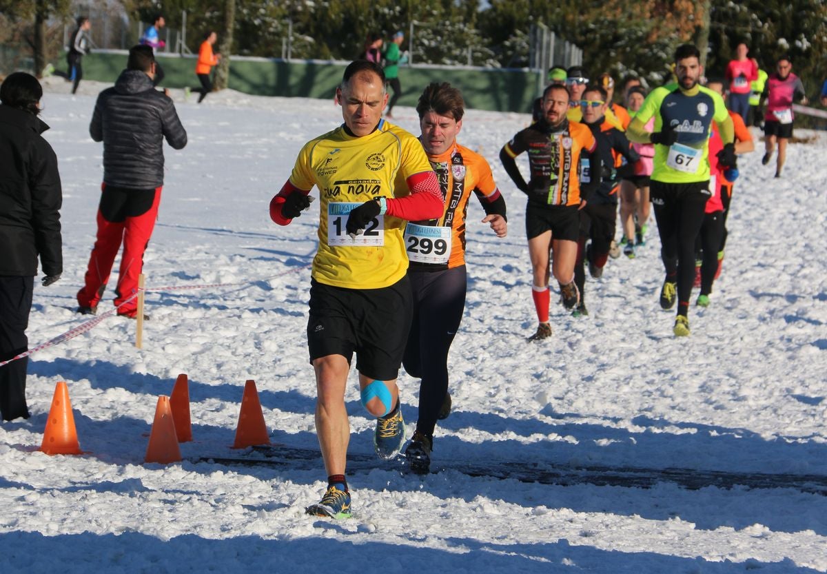 Fotos: Las imágenes del cross popular de San Miguel del Camino